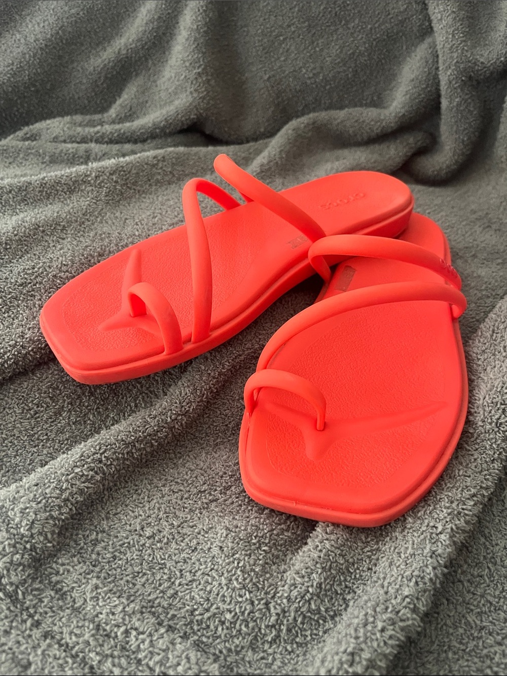 Crocs Miami Toe Loop Sandal in Starfish